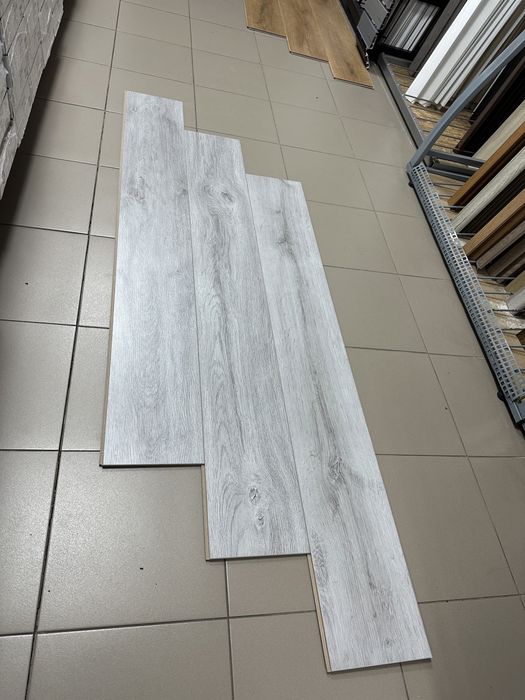 Ламінат KRONOTEX "D4956" 8мм/32клас 4V 5G замок DE 495грн/м2