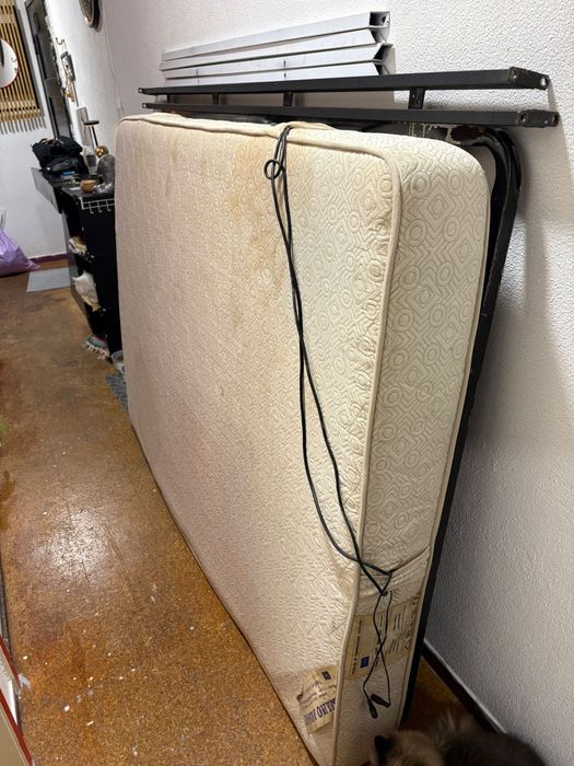 Vendo Cama de Casal, mesas de cabeceira, estrado e colchão