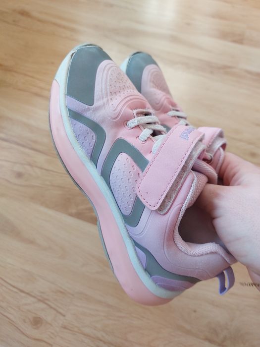 Adidasy Sprandi dla dziewczynki 33 ze świecącą podeszwą