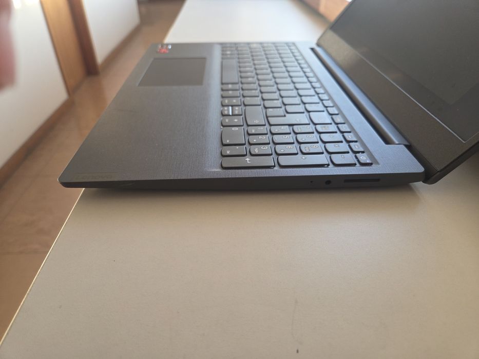 LENOVO V15-ADA 15,6Polegadas