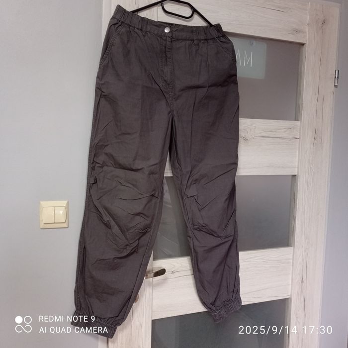 Spodnie Cropp Jogery S
