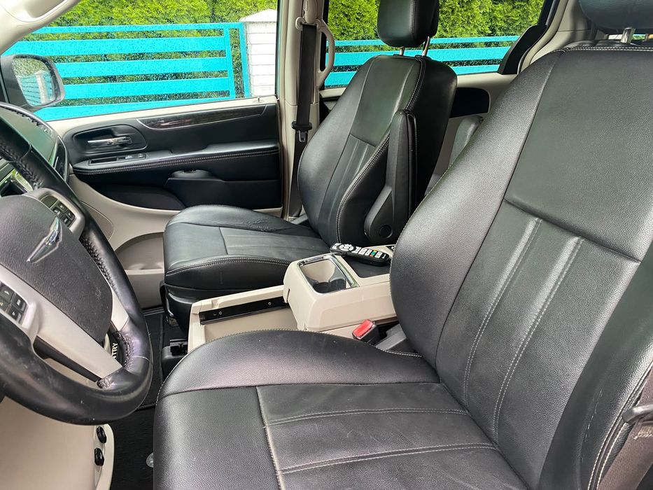 Chrysler Town & Country Voyager LPG  Dvd PL