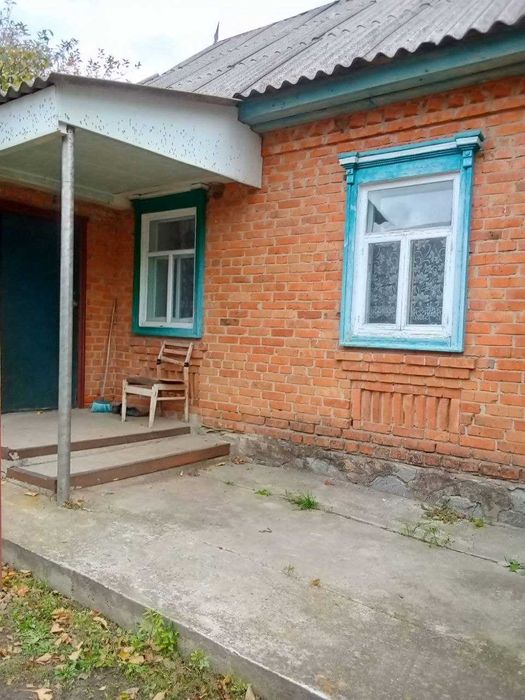 Продам будинок із земельною ділянкою та гаражем
