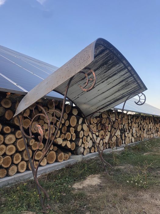 Продам  козирок,козирьок, навіс-металевий, висота 1,35, ширина 1,25