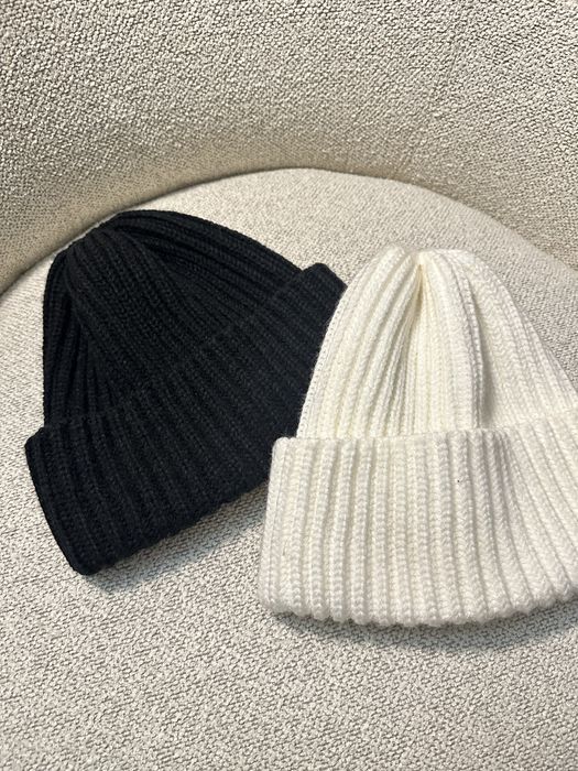 женская трендовая вязаная шапка