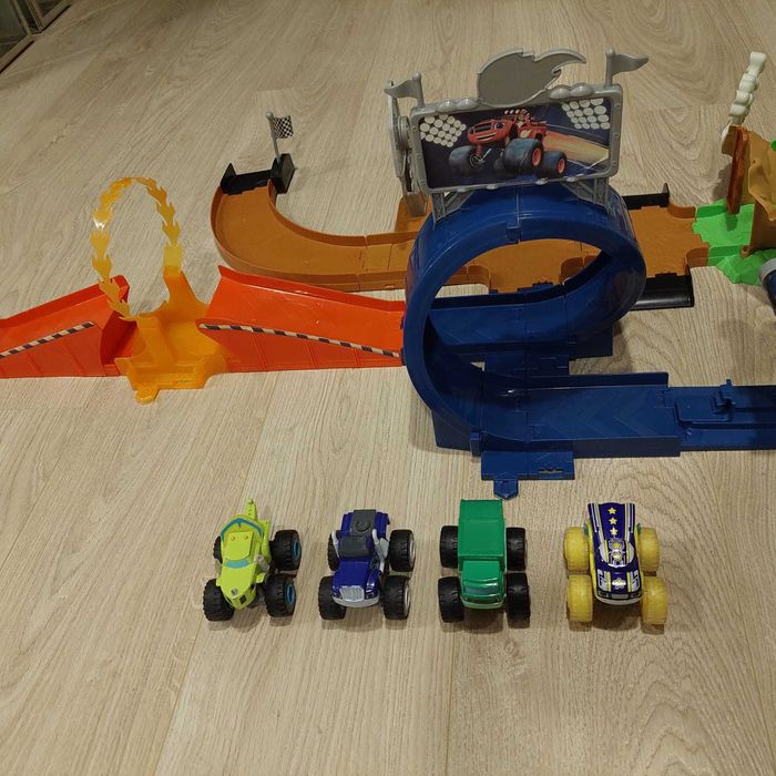 Pista Blaze e Caverna Batman - Pague 1 leve 2