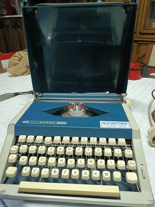 Vendo Máquinas de escrever antigas