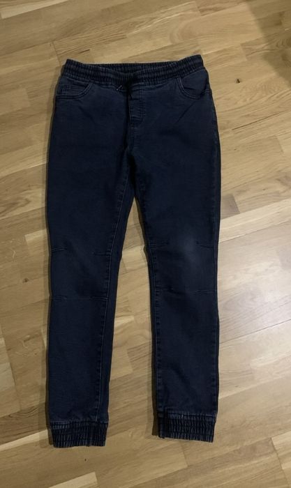 Jeansy z gumką w pasie i na nogawkach 152