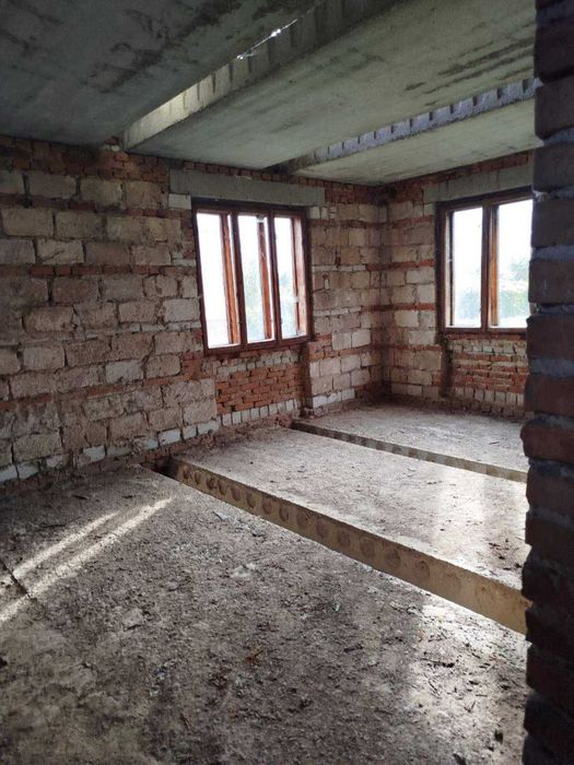 незавершене будівництво та земельна ділянка 24 сот., с. Великосілки