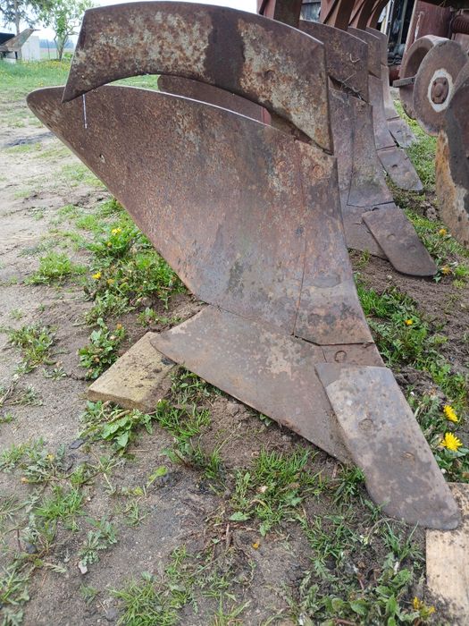 Pług czteroskibowy overum C487 hydrauliczny