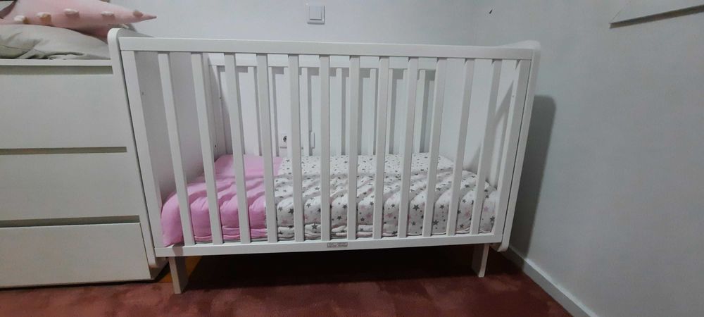 Berço em branco lacado