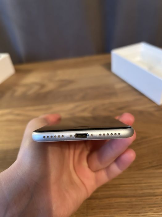iPhone SE 2 generacji 64gb