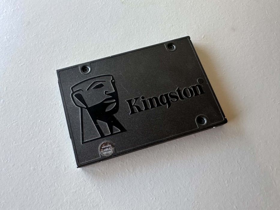Vários NVMe e SSD