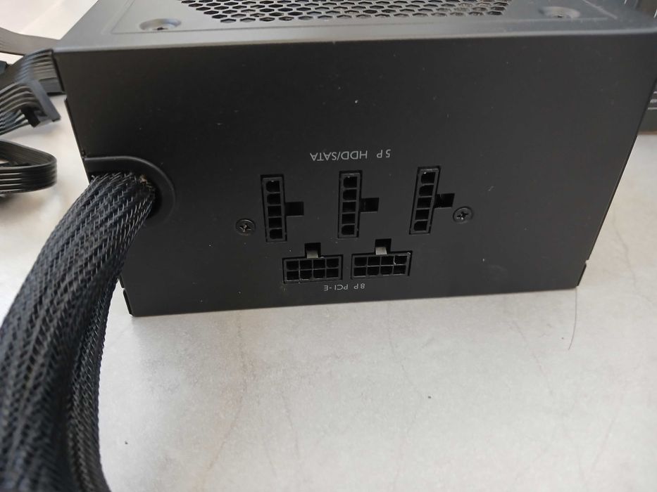 Placa Gráfica GTX GeForce Armor 1080, 8GB, & Fonte de Alimentação Cooler Master modular 80 Plus, 650 watts.
