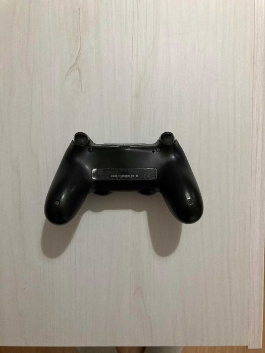 Controle preto PS4/ bom estado + capa com analógicos/ valor NEGOCIÁVEL