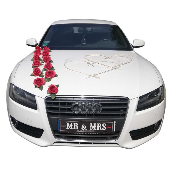 Czerwona dekoracja na samochód do ślubu, dekoracja na auto ślubne