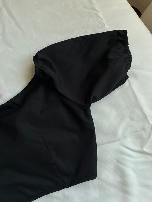 Top preto Celmia com laço frontal – novo com etiqueta (XL)