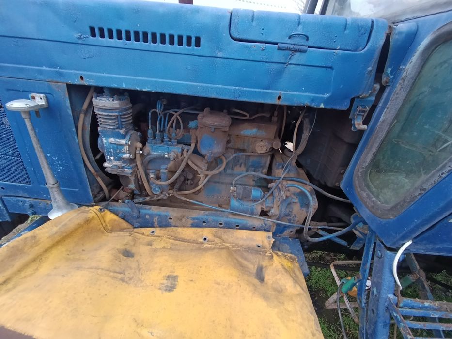 Трактор Беларус МТЗ 80 у робочому стані