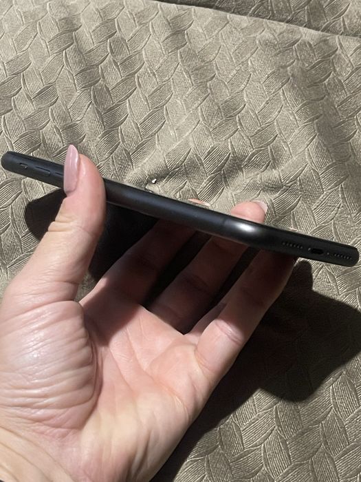 iPhone 11 with warranty64740235857282123