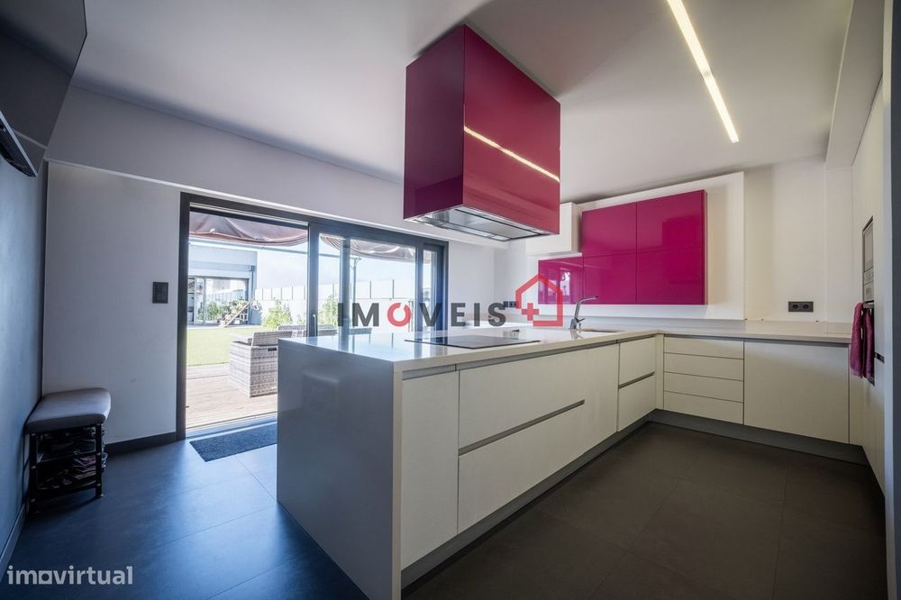 Moradia T4 Térrea com Garagem para 3 Carros | Vieira de Leiria