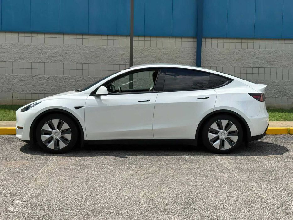 Tesla Model Y      2021