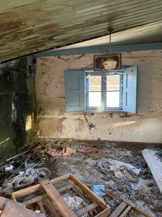 Casa em ruínas para reconstruir