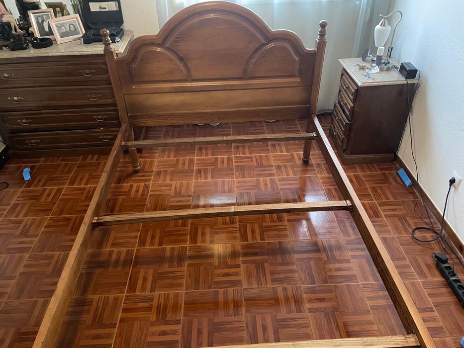 Cama de casal em Madeida