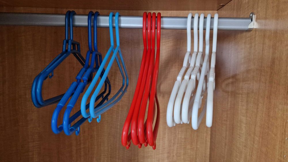 Conjunto 14 cabides multi cor em plastico