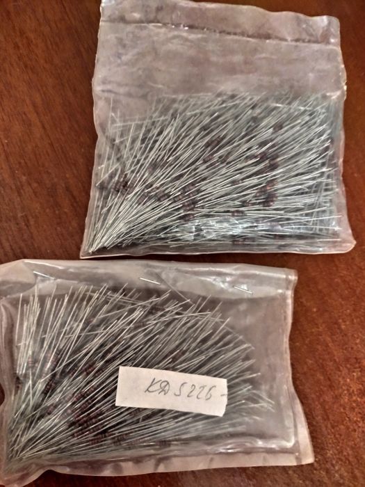 Залишки радіокомпоненти, мікросхеми випуску 90х років, не б/в