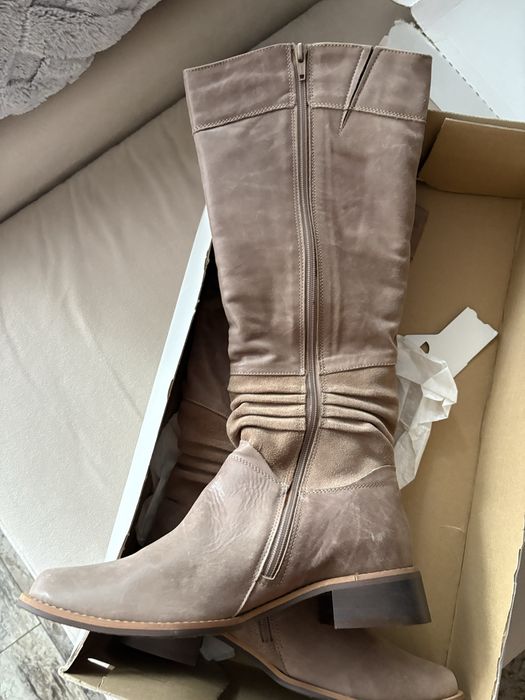 Nowe damskie kozaki ze skóry 40
