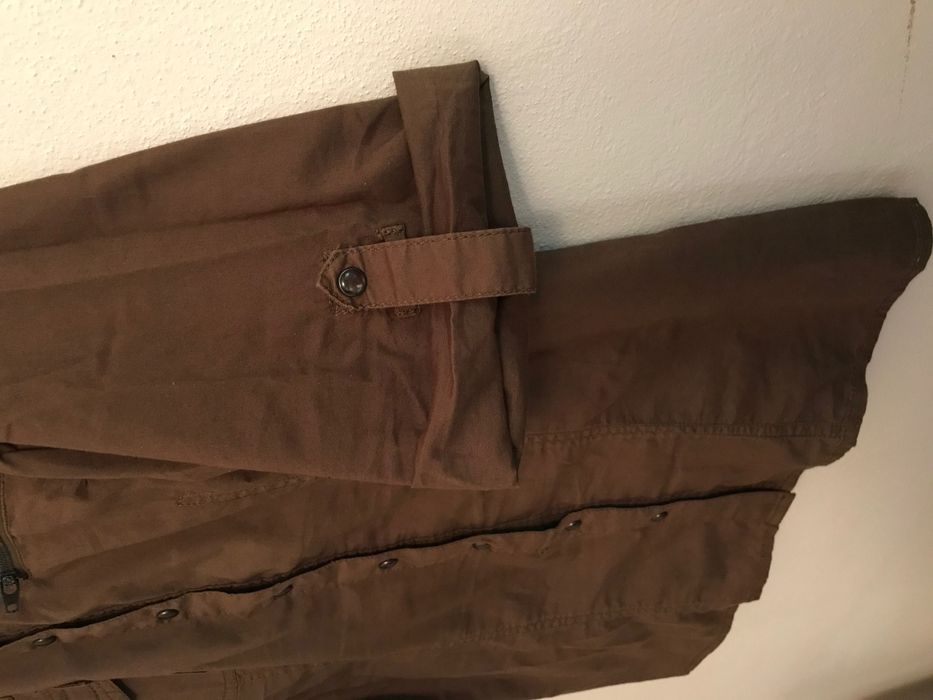 Camisas castanha e preta Stradivarius