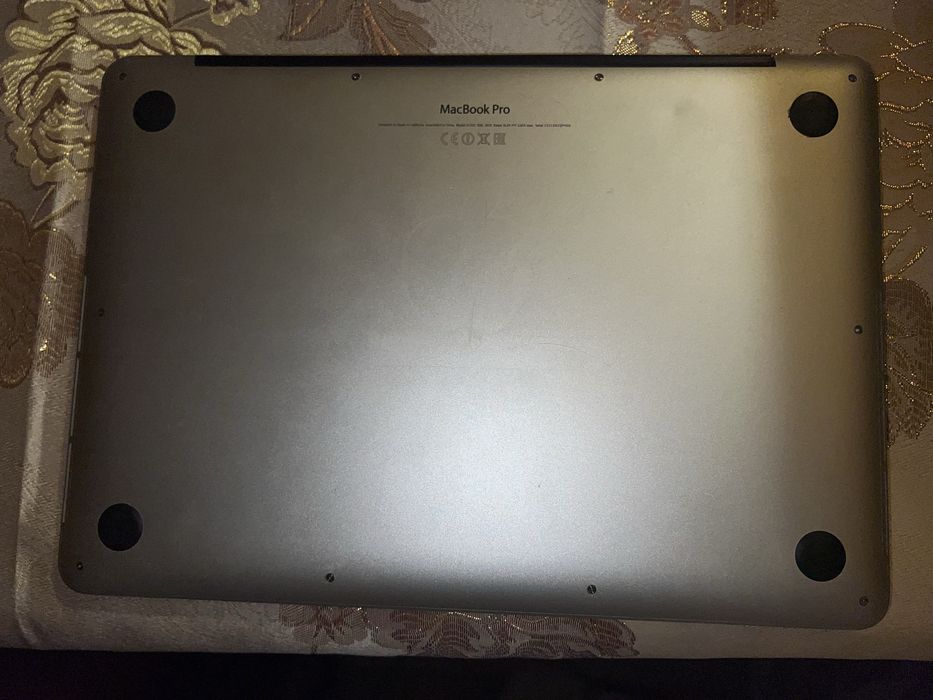 MacBook Pro в хорошому стані