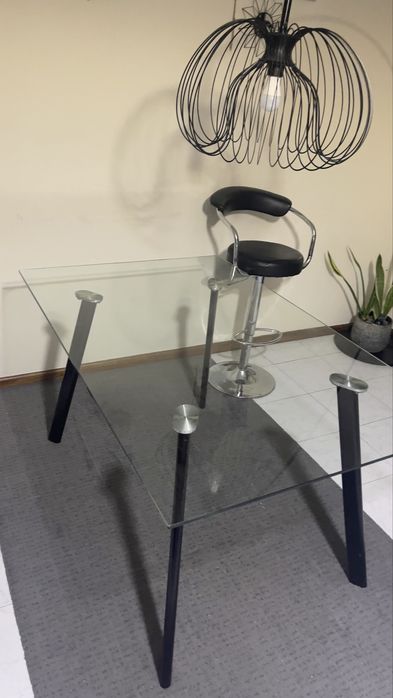 Mesa de vidro + 4 cadeiras