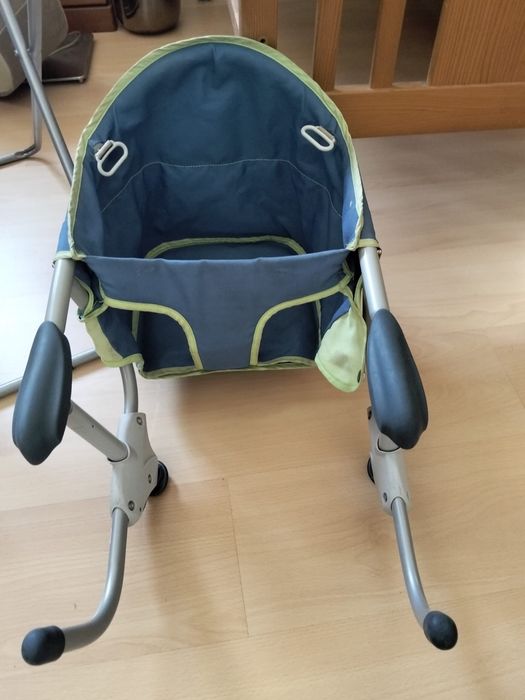 Banheira, cadeirinha alimentação, cadeirinha de balanço.