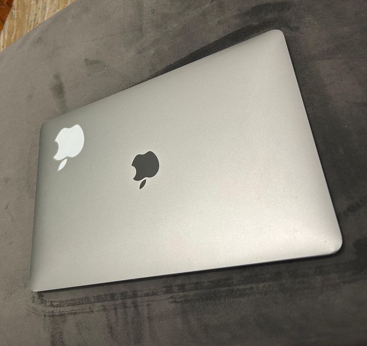 MacBook Pro 13” 2019 – 16GB RAM – 256GB SSD