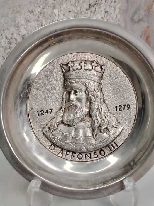 Prato decorativo em metal - D. Afonso III  ENVIO GRATIS