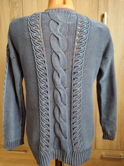 Sweter ,sukienka, kubek, kostki do gry, serwetka