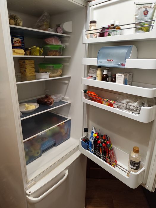 Холодильник Бош 2003 року працює