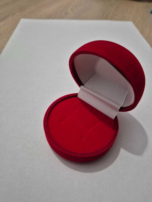 Pudełko na pierścionek