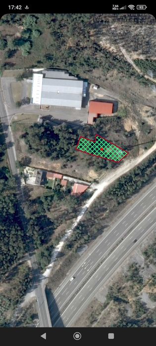 Vende-se Terreno com Estação de Telecomunicações em Vale de Picassinos