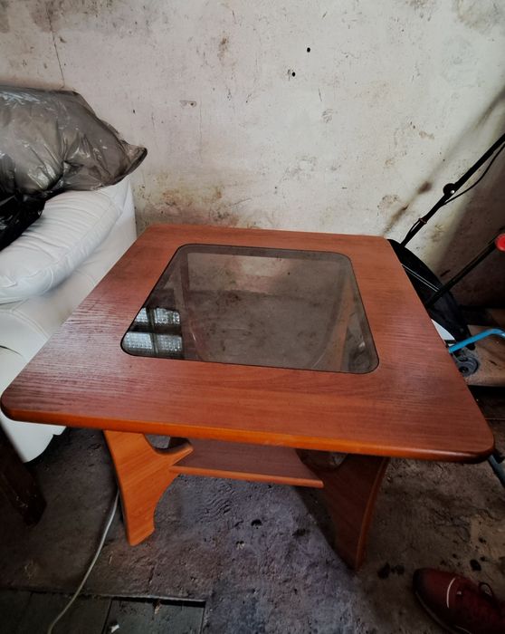 Witryna Black Red White i stolik z szybą