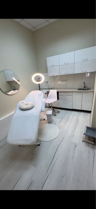 Аренда кабинета косметолога ЦЕНТР с ВОДОЙ /  по мес/на 15 дней в месяц