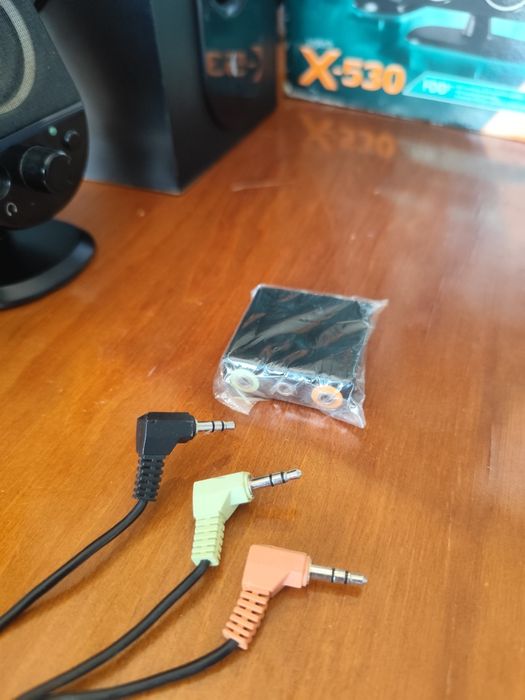 Colunas Logitech X-530
