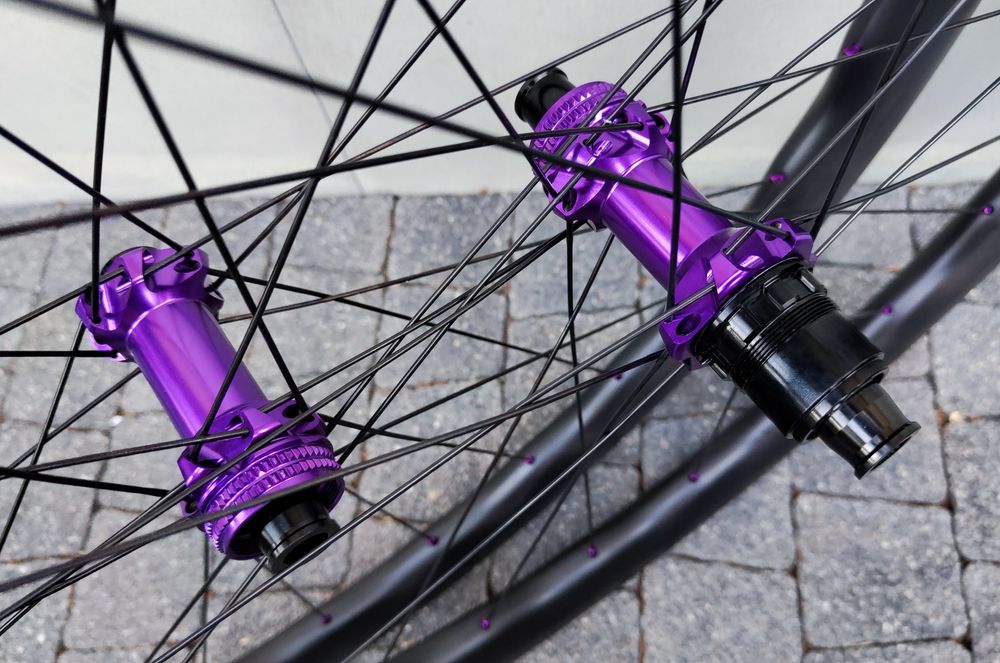 Nowe koła carbonowe szosa / gravel stożek falowany 50/45mm 1440g