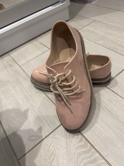 Лофери , туфлі на шнурках Zara