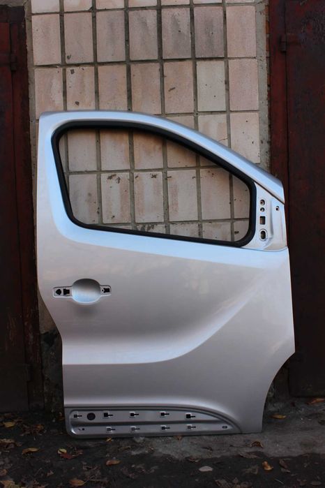Двері сірі ліві праві на Renault Trafic 3 Opel Vivaro3 Фіат Таленто
