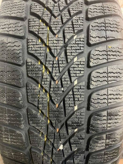 Колёса с оригинальными дисками и зимней резиной на Порше Макан 19 R