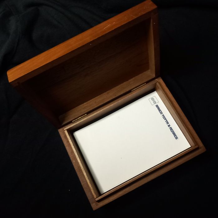 Caixa em madeira B.T.A.