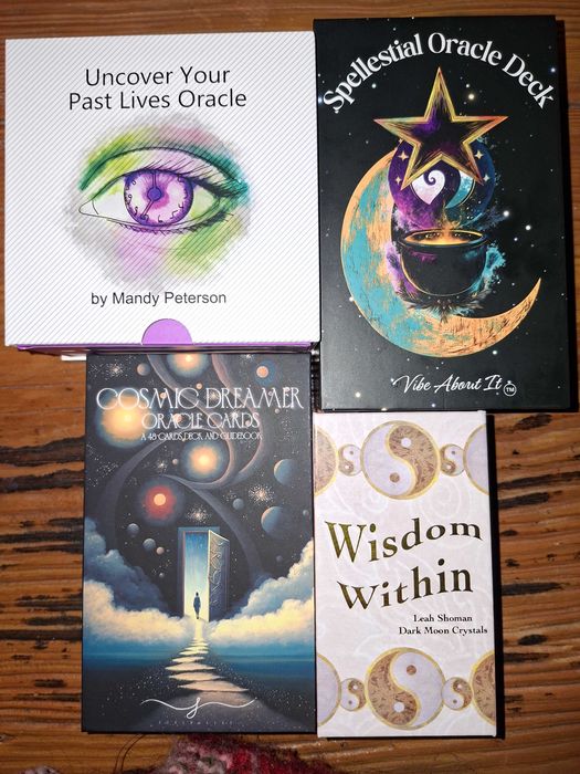 LIQUIDAÇÃO TOTAL RARA COLEÇÃO INDIE 6 Tarot + (1 oferta ) + 8 Oráculos