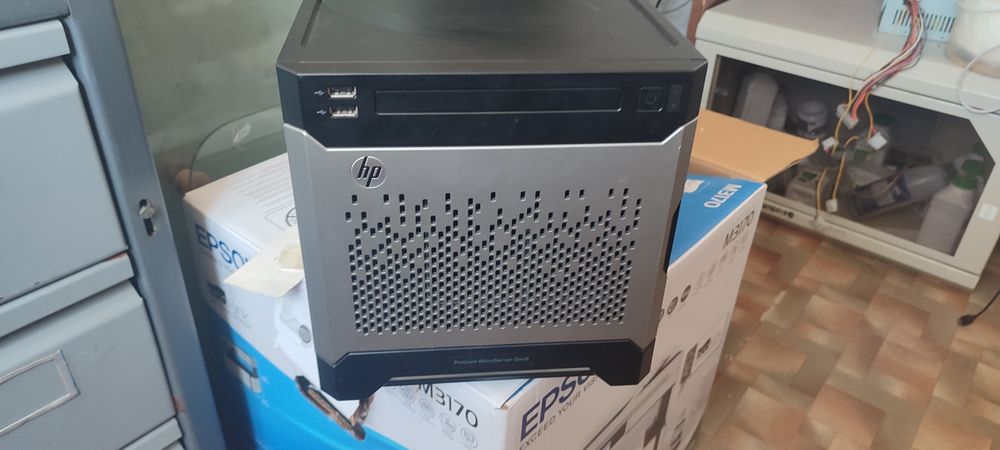 Продам HP ProLiant MicroServer Gen8